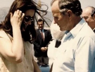 Οι αναμνήσεις της Ν. Μπακογιάννη στην επίσκεψη του Τζορτζ Μπους στο σπίτι της οικογένειας Μητσοτάκη στην Κρήτη (φώτο)